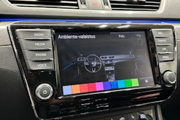 valkoinen Skoda Superb 2018 kuva 27.