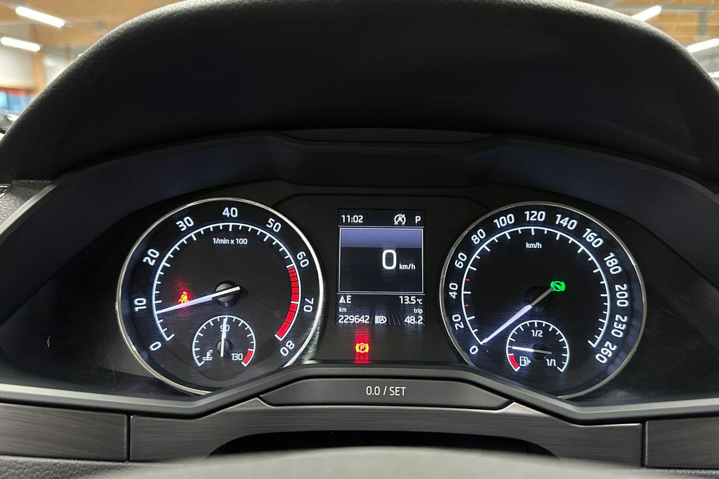 valkoinen Skoda Superb 2018 kuva 29.