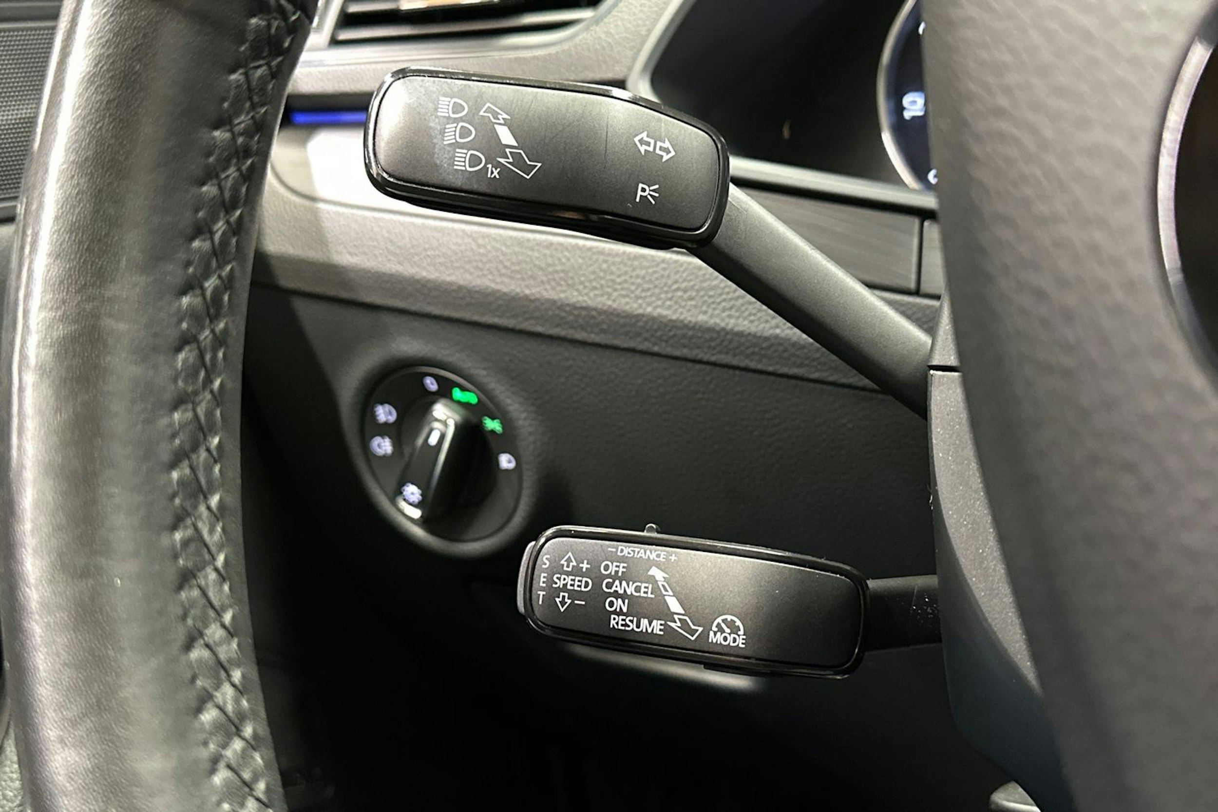 valkoinen Skoda Superb 2018 kuva 30.