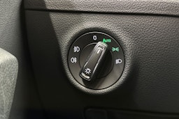 valkoinen Skoda Superb 2018 kuva 34.