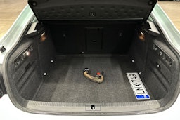 valkoinen Skoda Superb 2018 kuva 36.