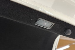 valkoinen Skoda Superb 2018 kuva 37.