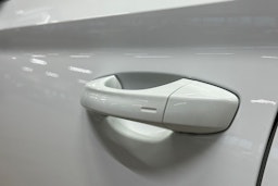 valkoinen Skoda Superb 2018 kuva 38.