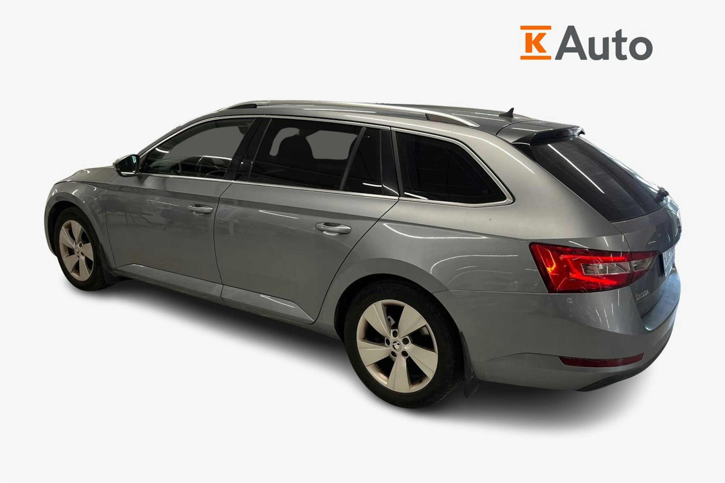 harmaa Skoda Superb 2018 kuva 2.