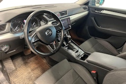 harmaa Skoda Superb 2018 kuva 3.
