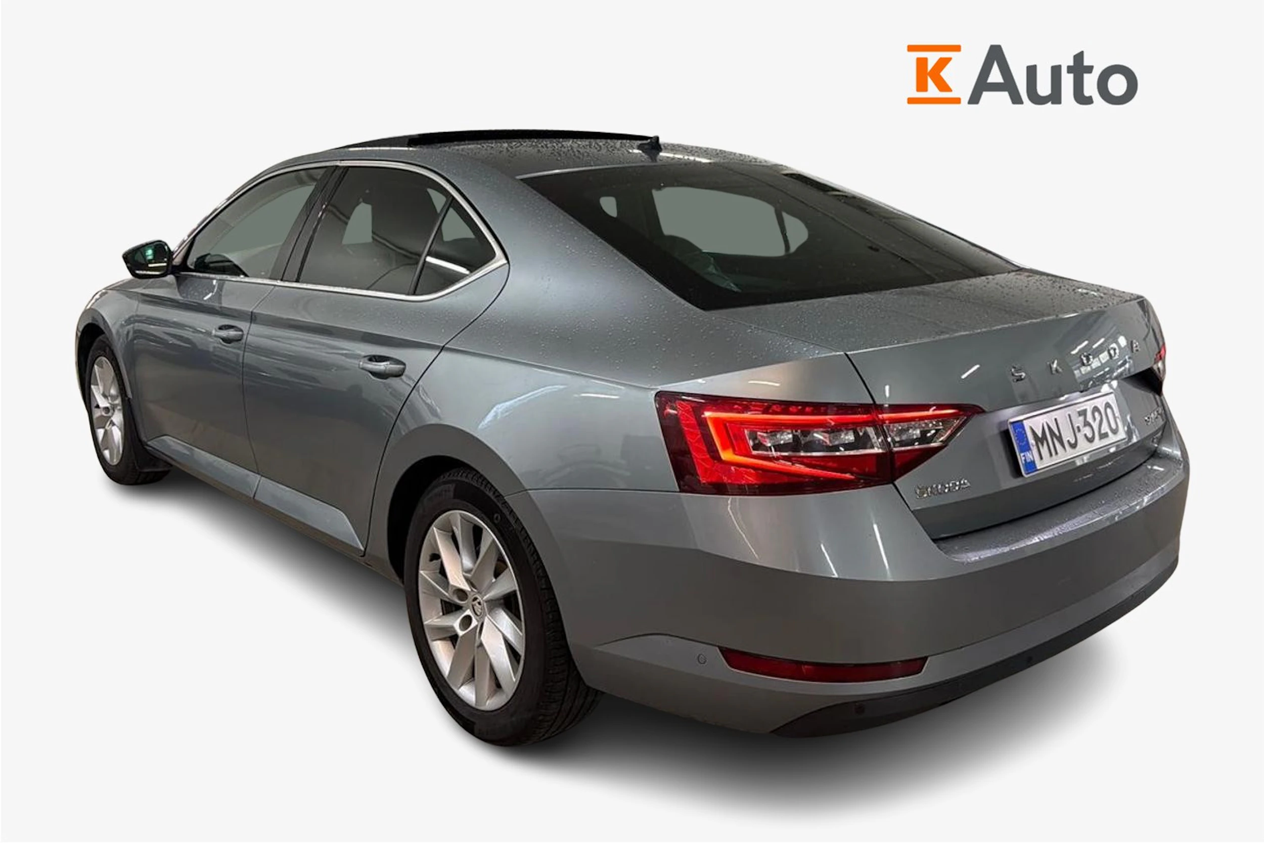 harmaa Skoda Superb 2018 kuva 2.