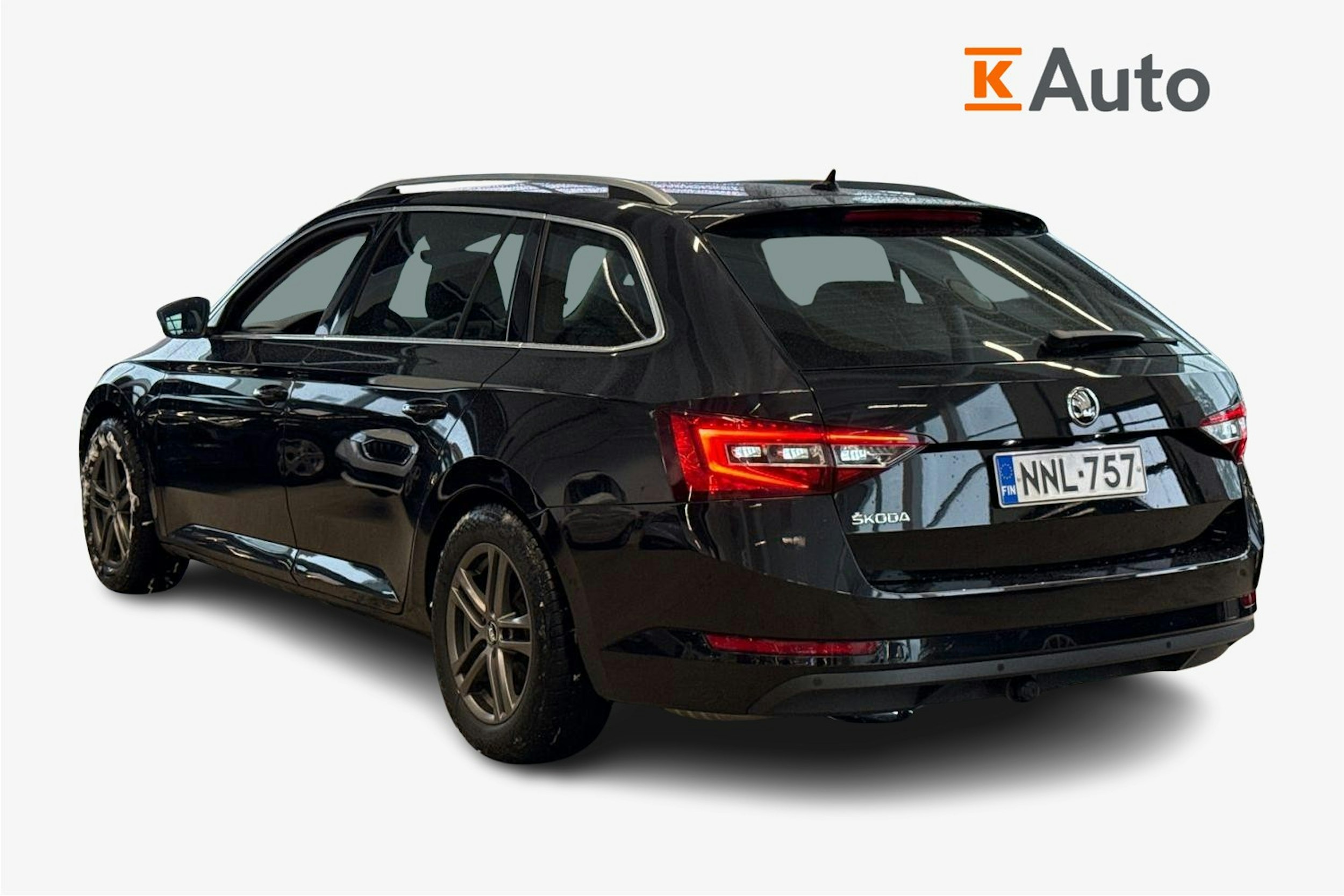 Musta Skoda Superb 2018 kuva 2.