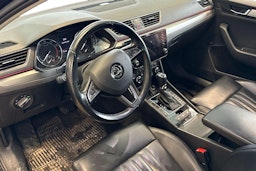 Musta Skoda Superb 2018 kuva 3.