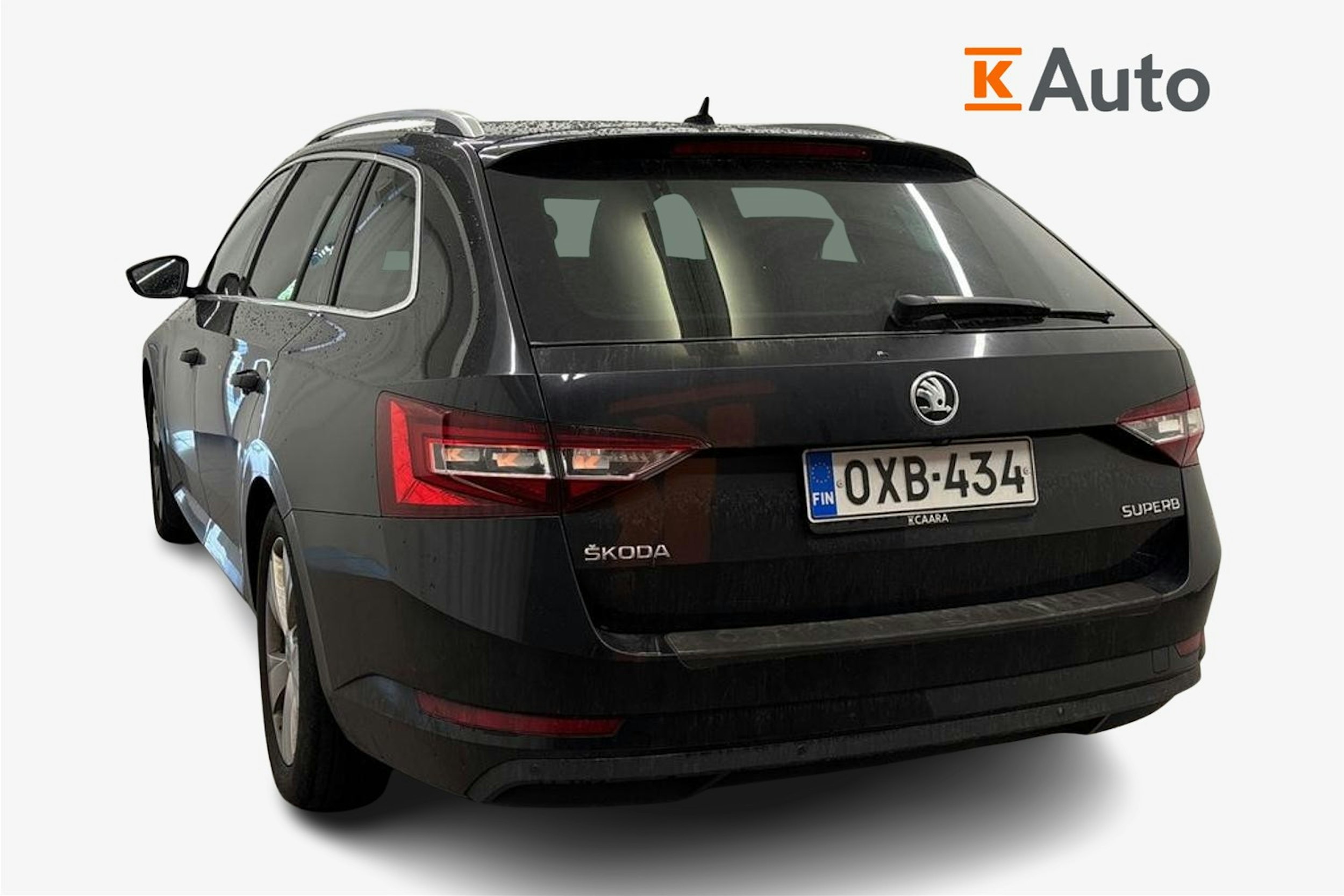musta Skoda Superb 2018 kuva 2.