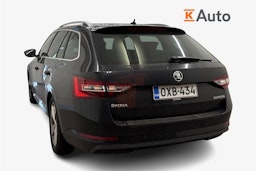 musta Skoda Superb 2018 kuva 2.