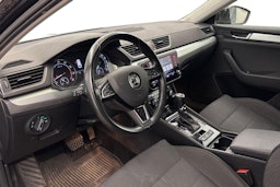 musta Skoda Superb 2018 kuva 3.