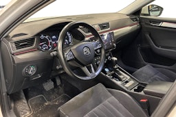 valkoinen Skoda Superb 2018 kuva 3.
