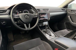 harmaa Skoda Superb 2018 kuva 3.