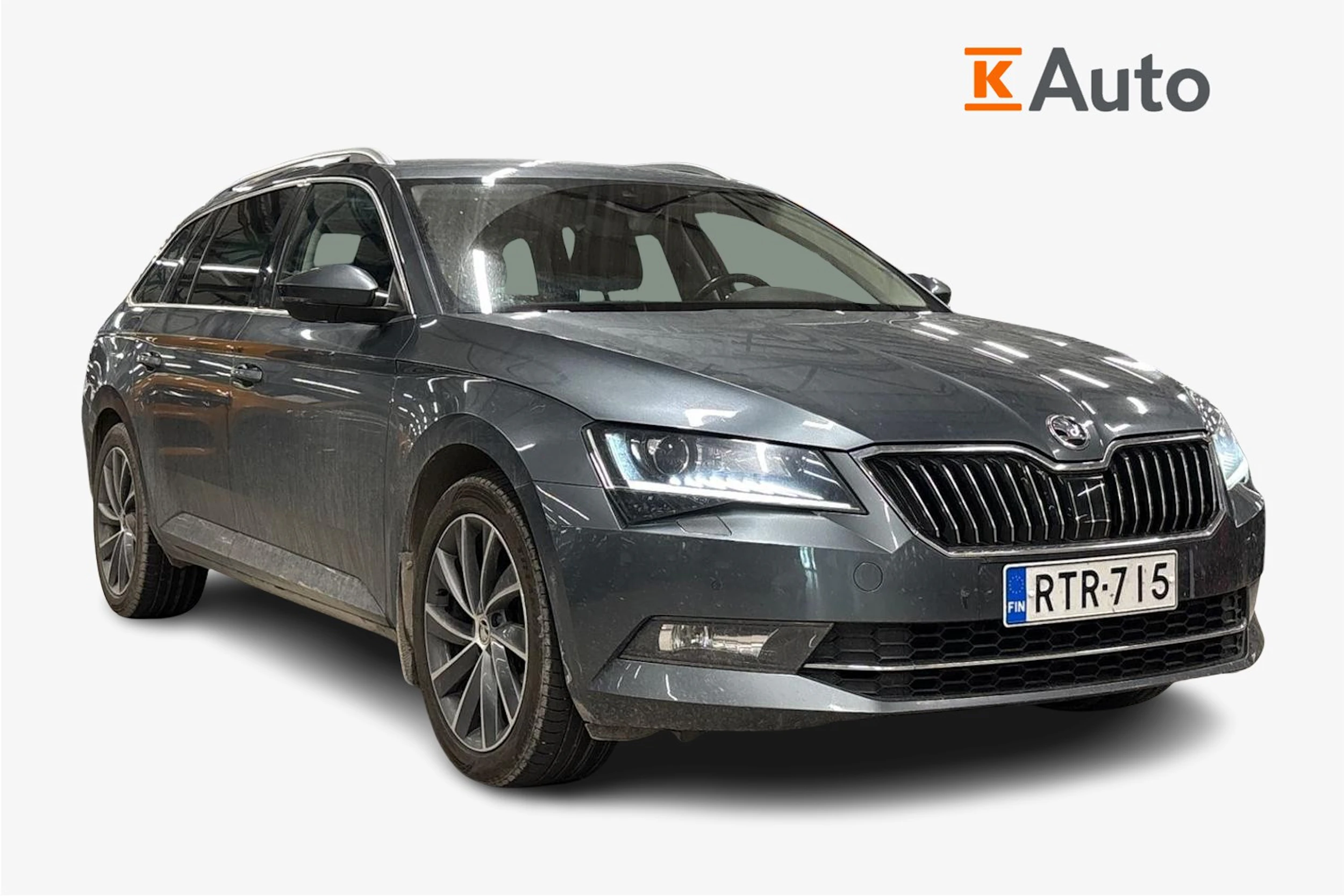 Harmaa Skoda Superb 2018 kuva 1.