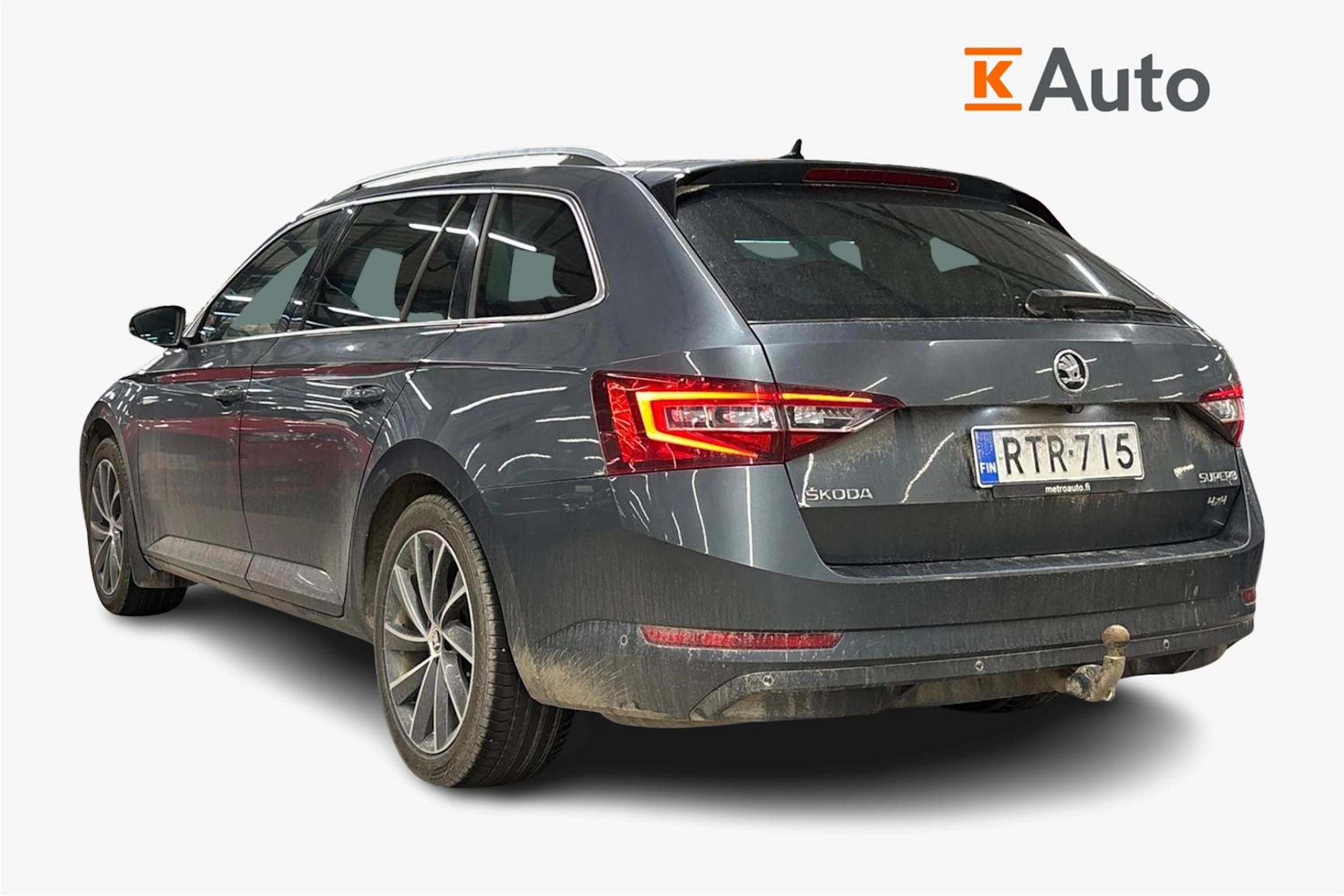 Harmaa Skoda Superb 2018 kuva 2.