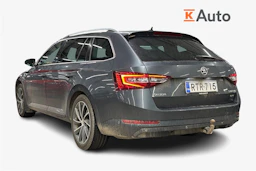 Harmaa Skoda Superb 2018 kuva 2.