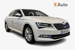 valkoinen Skoda Superb 2018 kuva 1.