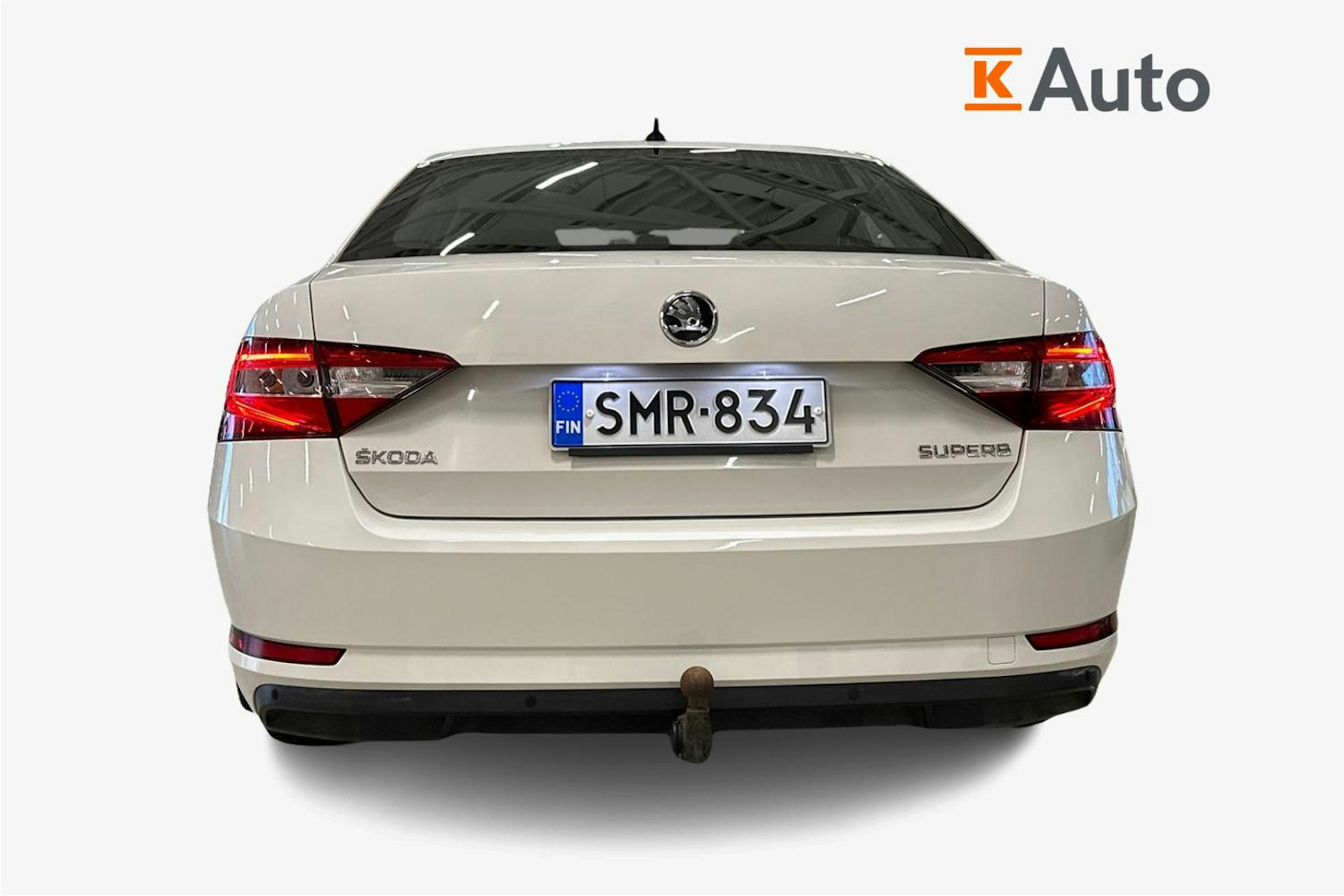 valkoinen Skoda Superb 2018 kuva 3.