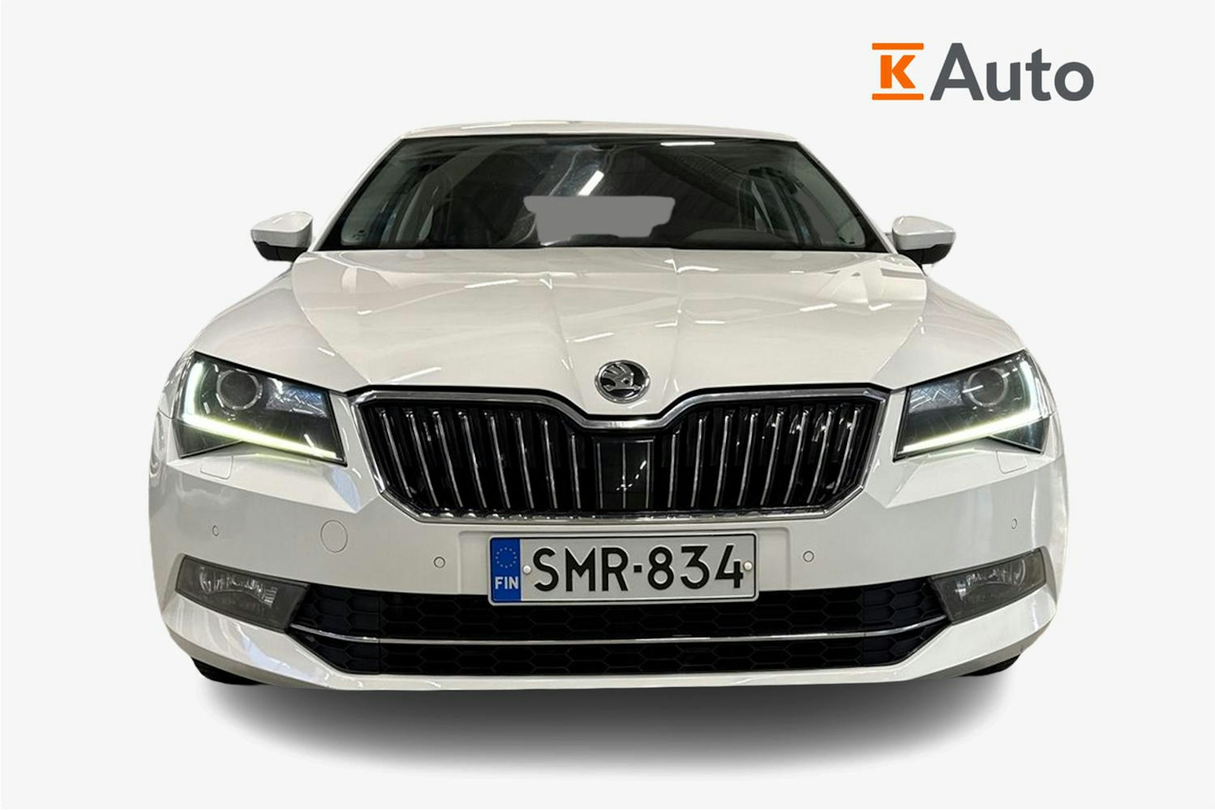 valkoinen Skoda Superb 2018 kuva 5.