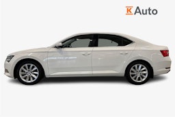 valkoinen Skoda Superb 2018 kuva 6.