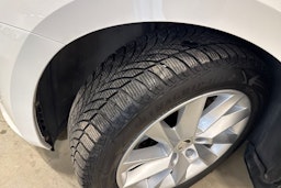 valkoinen Skoda Superb 2018 kuva 13.