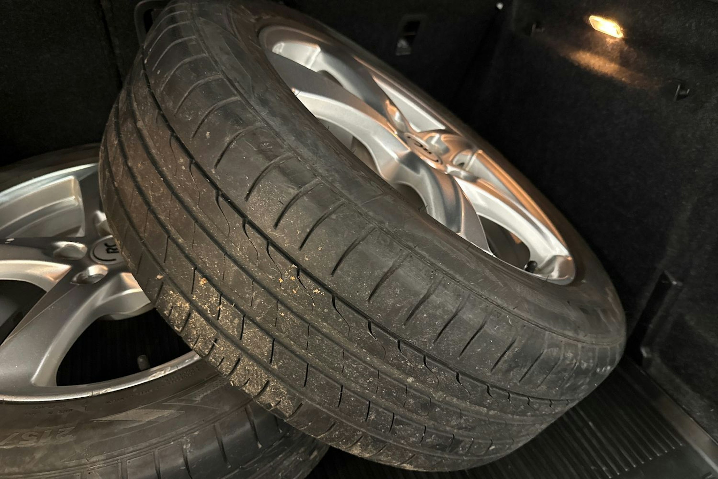 valkoinen Skoda Superb 2018 kuva 15.