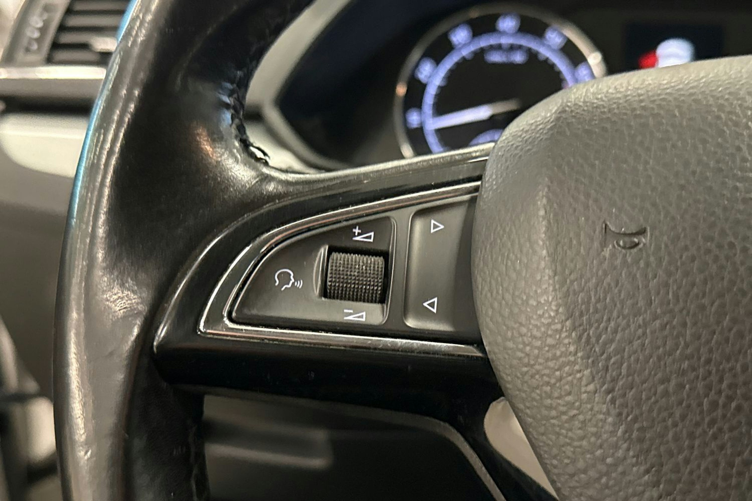 valkoinen Skoda Superb 2018 kuva 19.