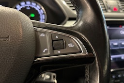 valkoinen Skoda Superb 2018 kuva 20.