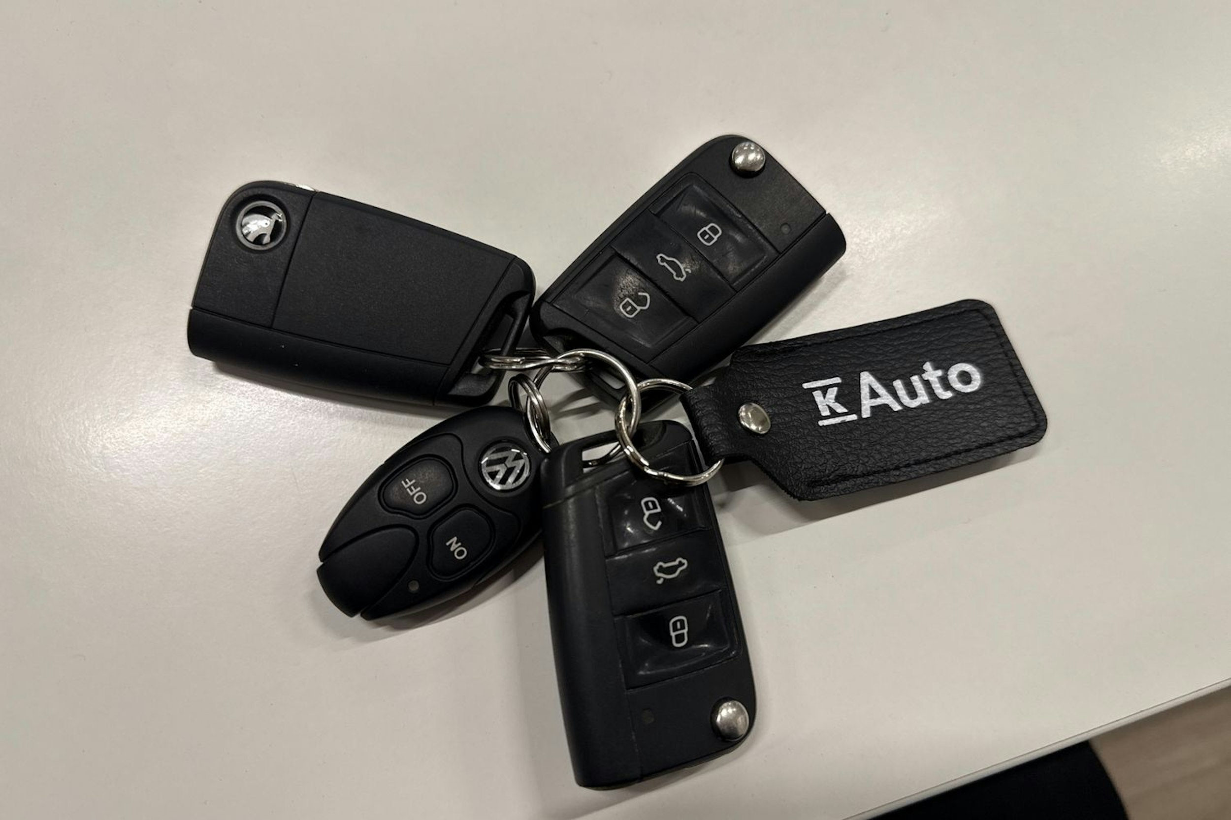 valkoinen Skoda Superb 2018 kuva 27.