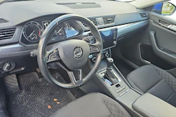sininen Skoda Superb 2018 kuva 3.