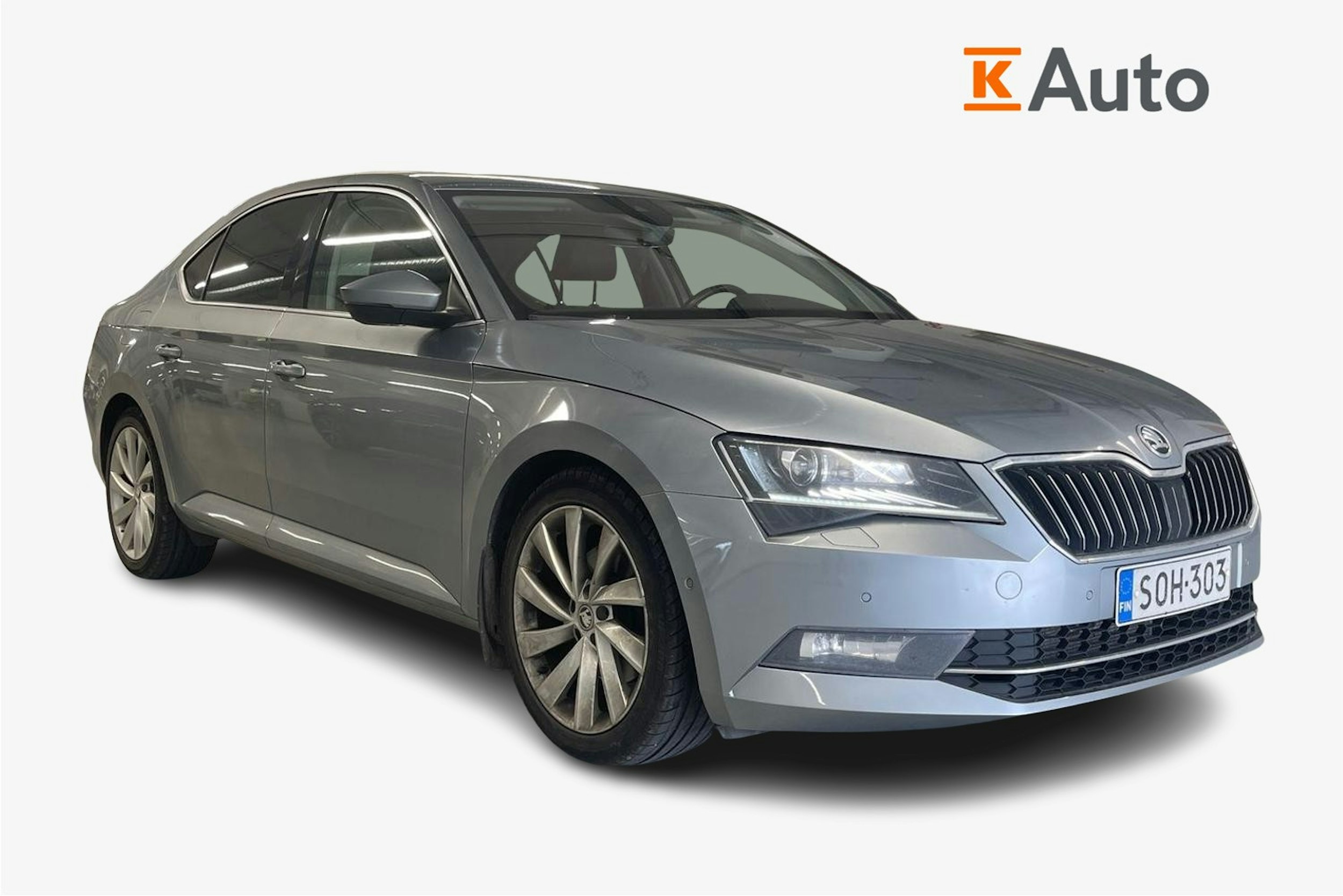 harmaa Skoda Superb 2018 kuva 1.