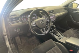 harmaa Skoda Superb 2018 kuva 3.