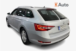 Harmaa Skoda Superb 2018 kuva 2.
