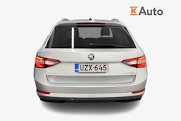 Harmaa Skoda Superb 2018 kuva 3.