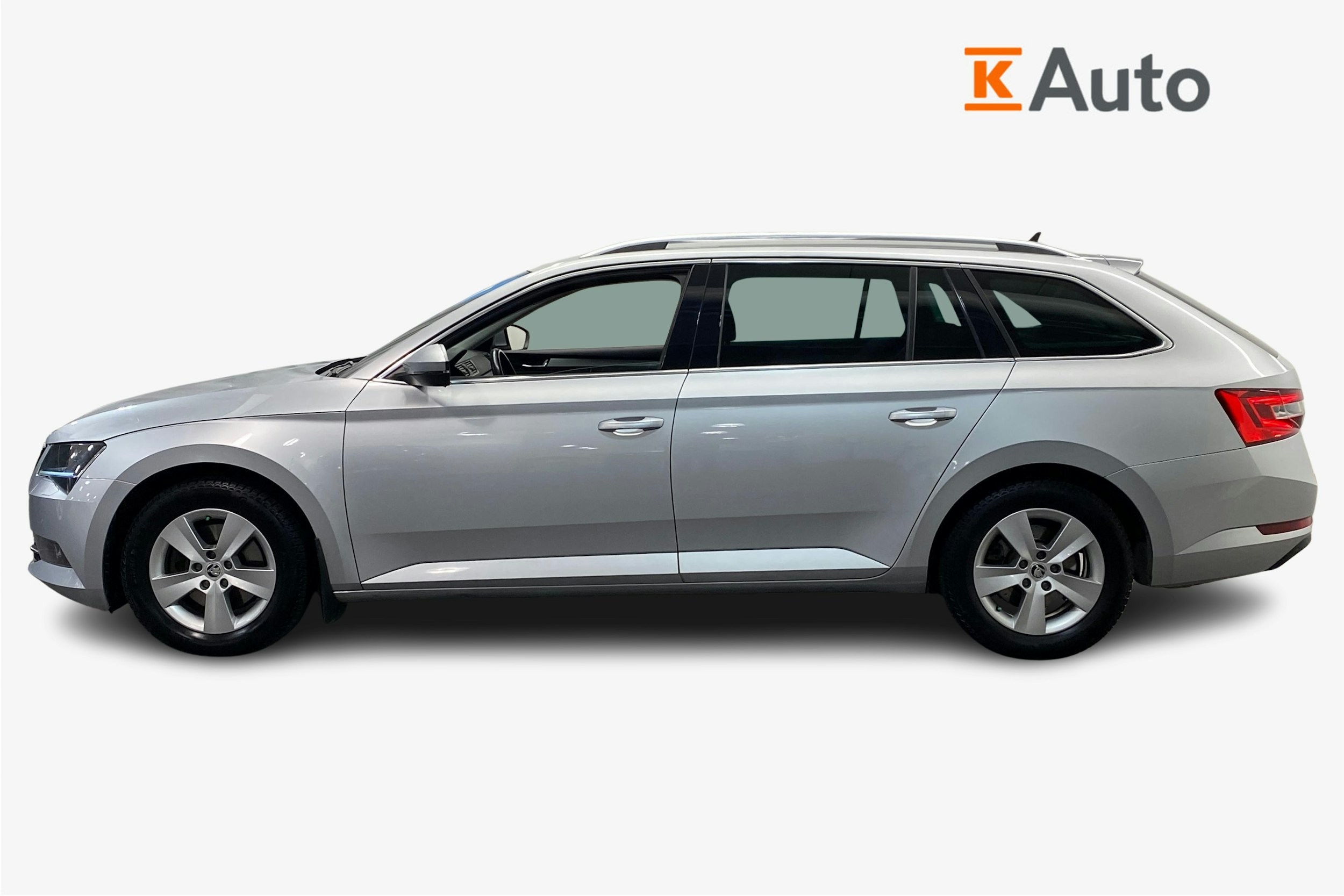 Harmaa Skoda Superb 2018 kuva 6.