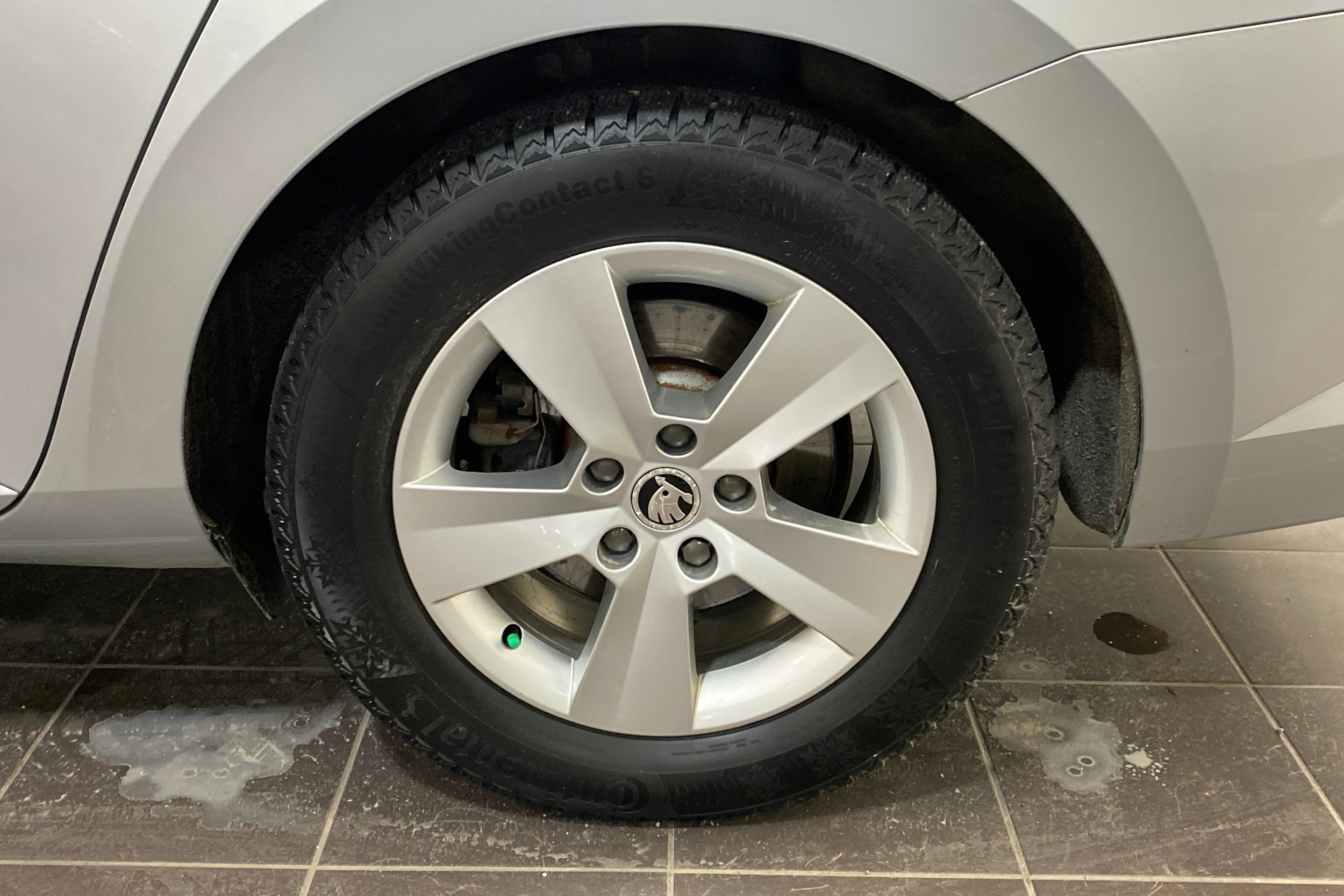 Harmaa Skoda Superb 2018 kuva 13.