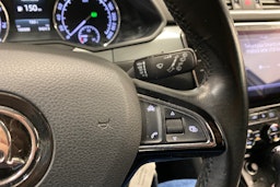 Harmaa Skoda Superb 2018 kuva 15.