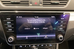 Harmaa Skoda Superb 2018 kuva 16.