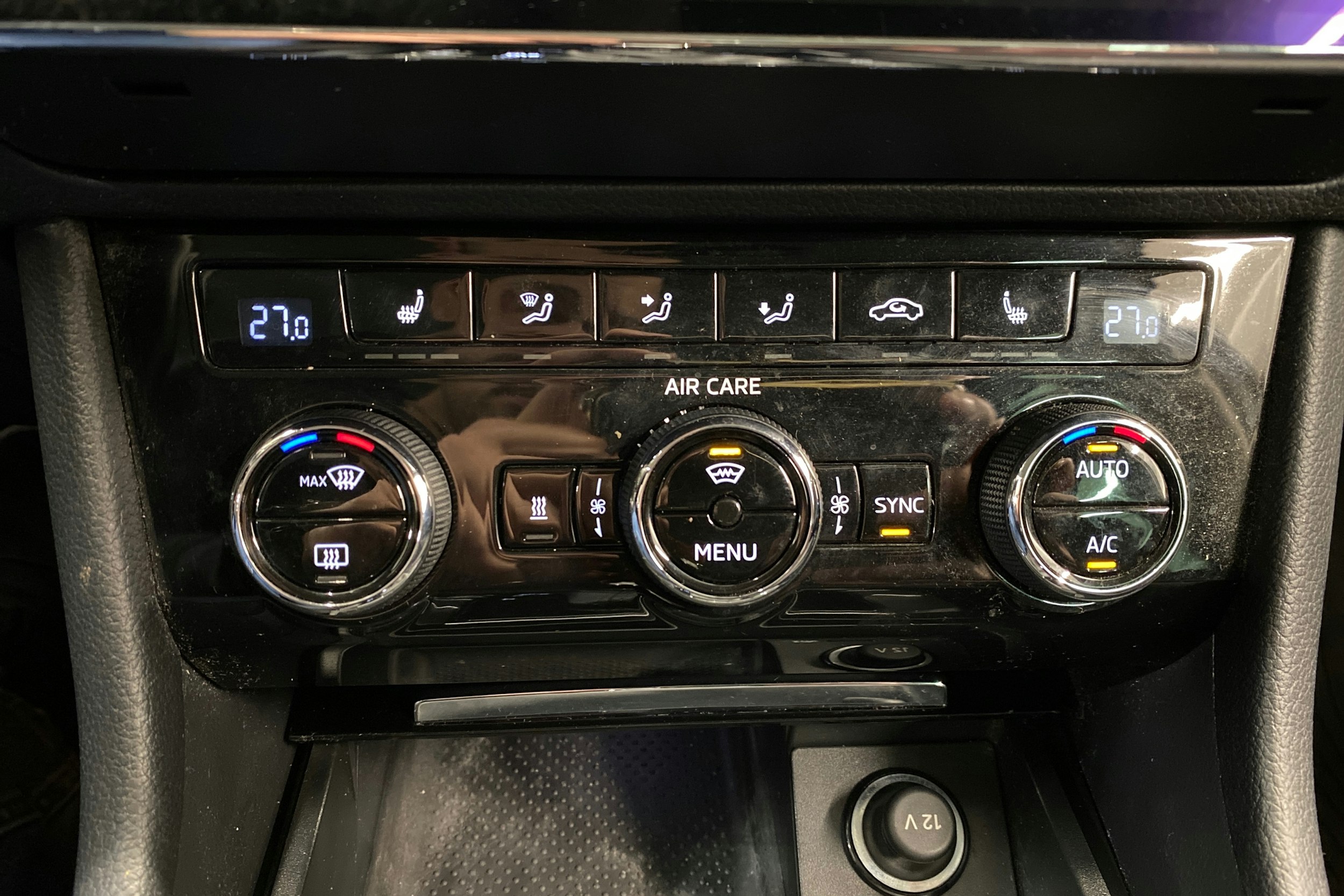 Harmaa Skoda Superb 2018 kuva 17.