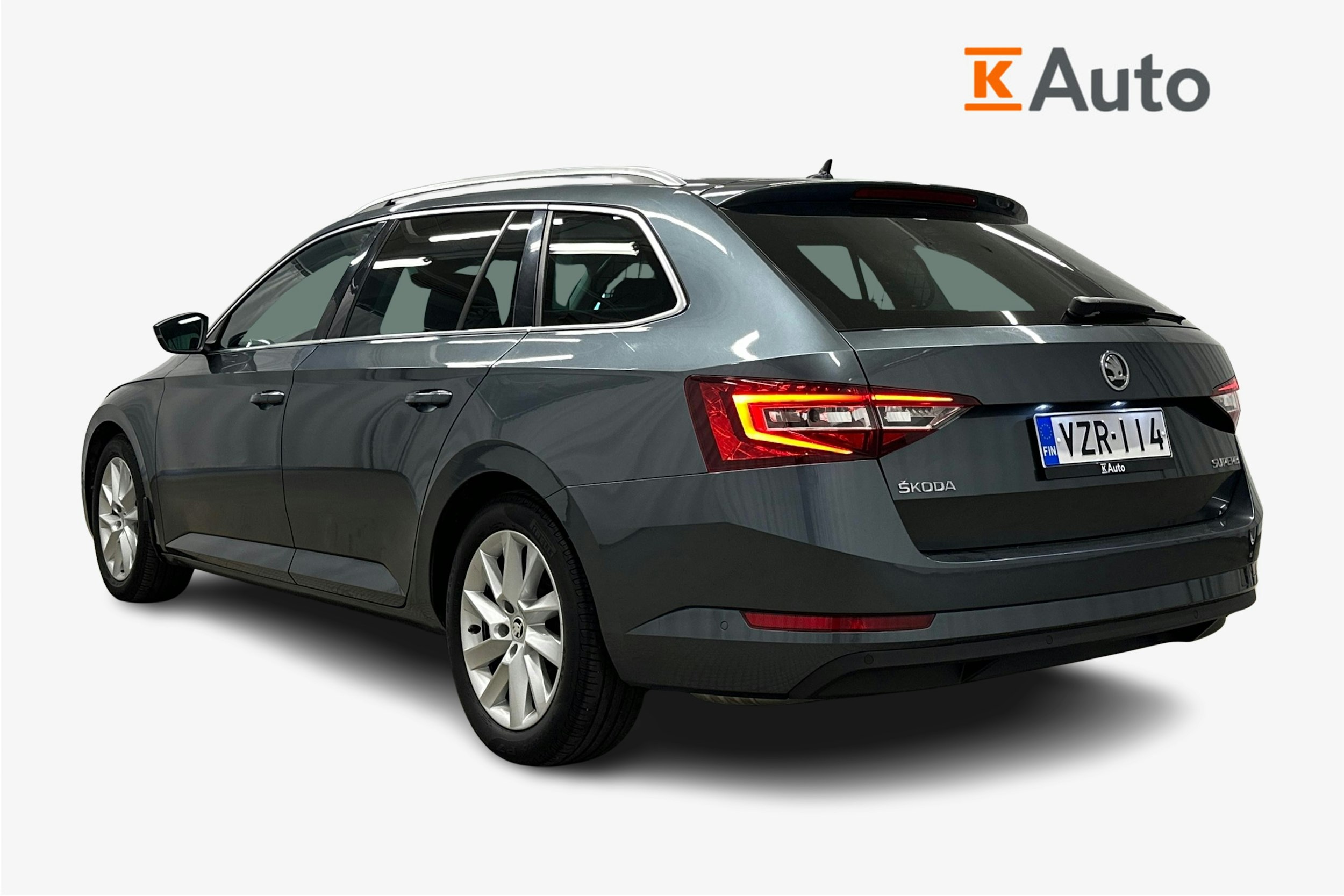 harmaa Skoda Superb 2018 kuva 2.