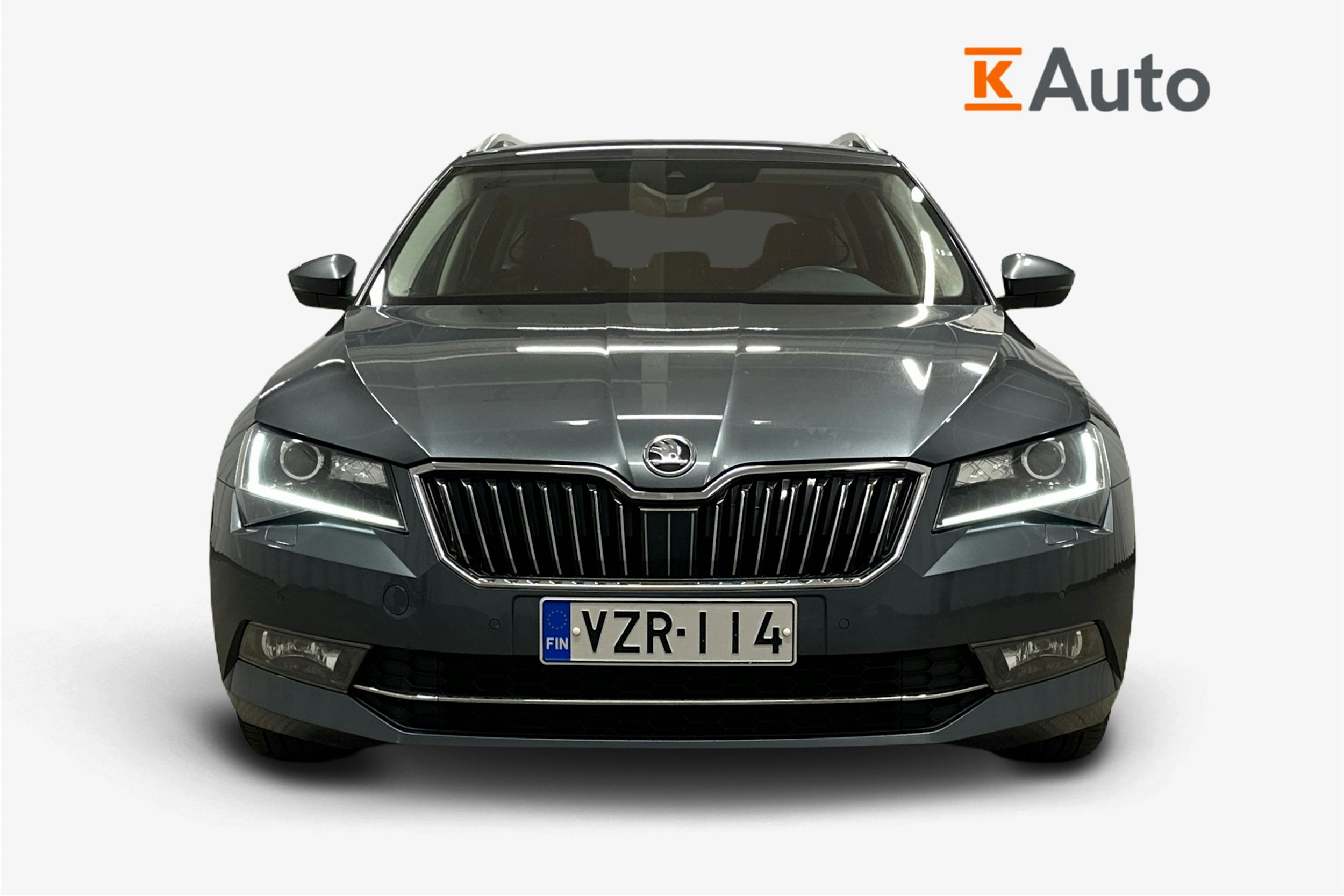 harmaa Skoda Superb 2018 kuva 5.