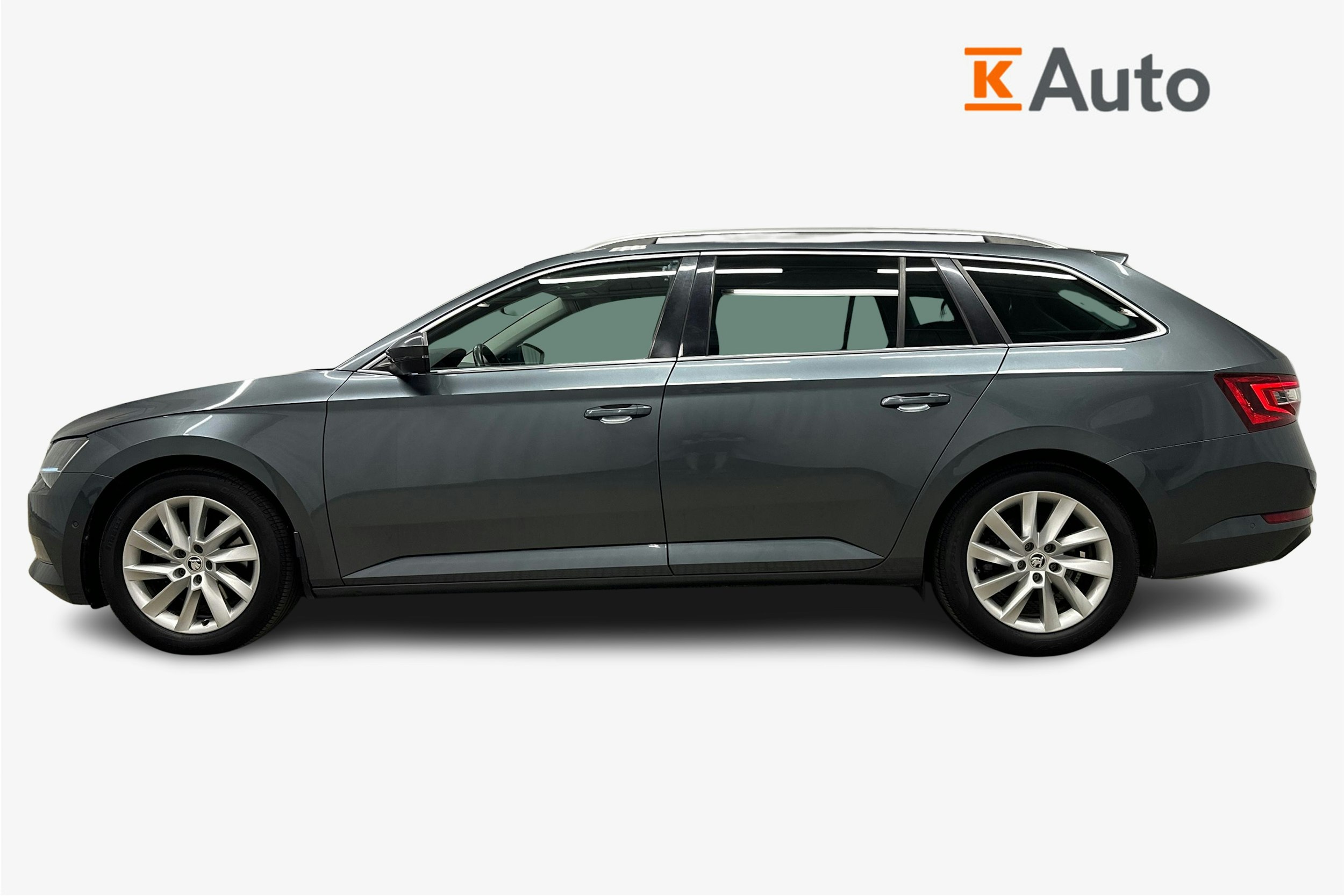 harmaa Skoda Superb 2018 kuva 6.