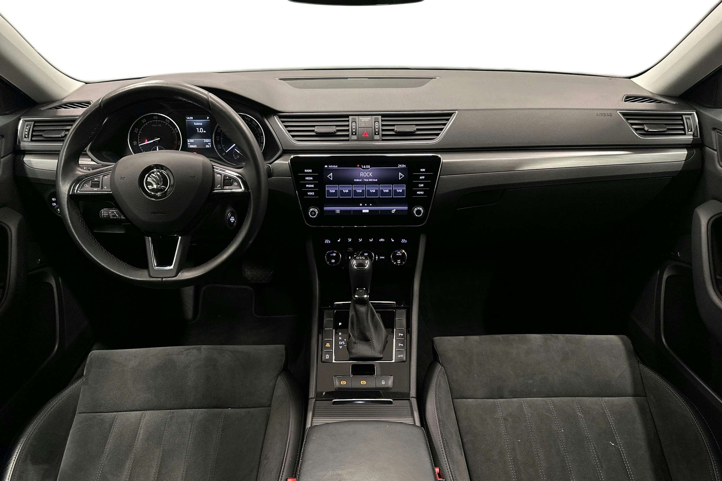 harmaa Skoda Superb 2018 kuva 9.