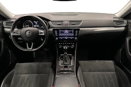 harmaa Skoda Superb 2018 kuva 9.