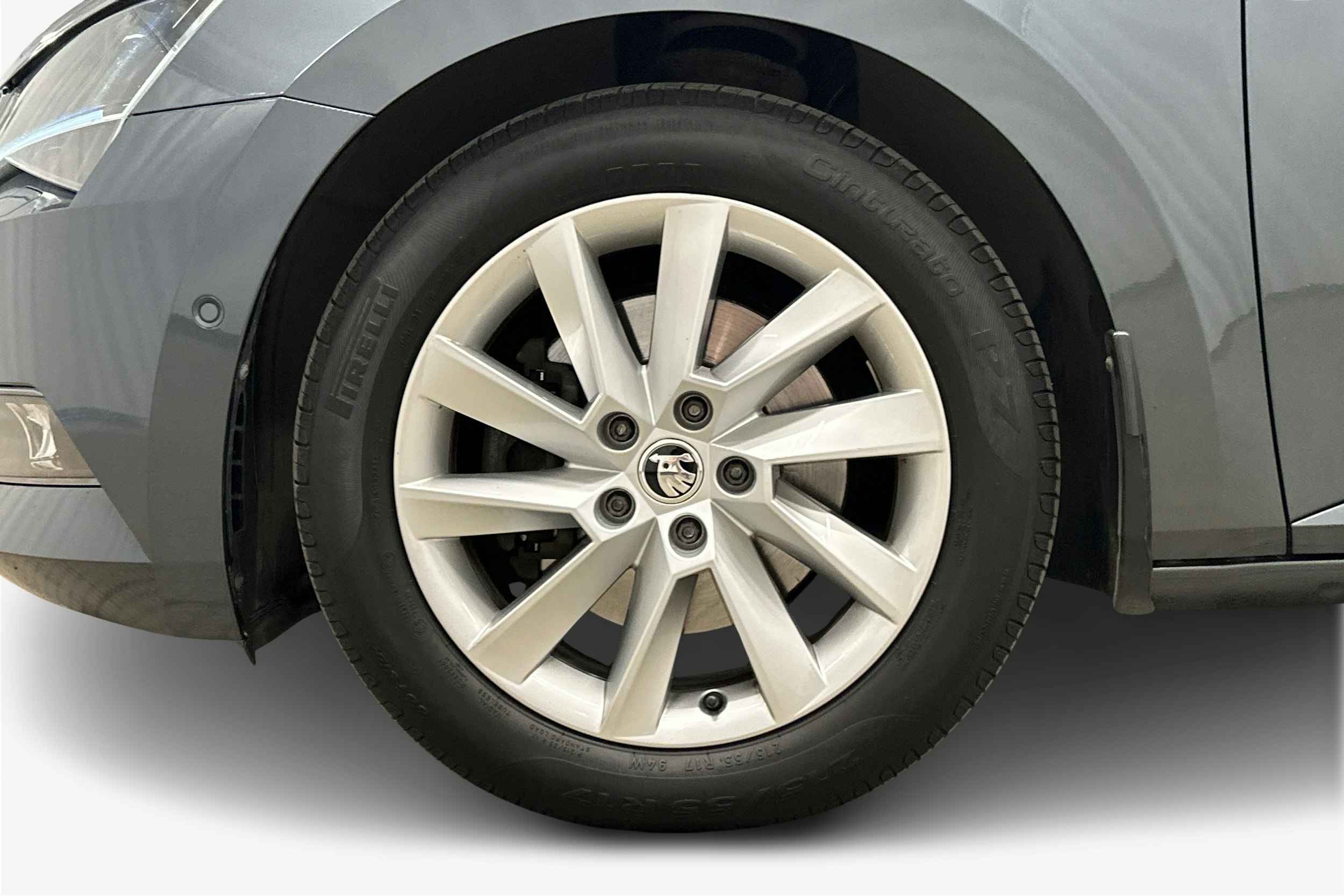 harmaa Skoda Superb 2018 kuva 11.