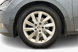 harmaa Skoda Superb 2018 kuva 11.