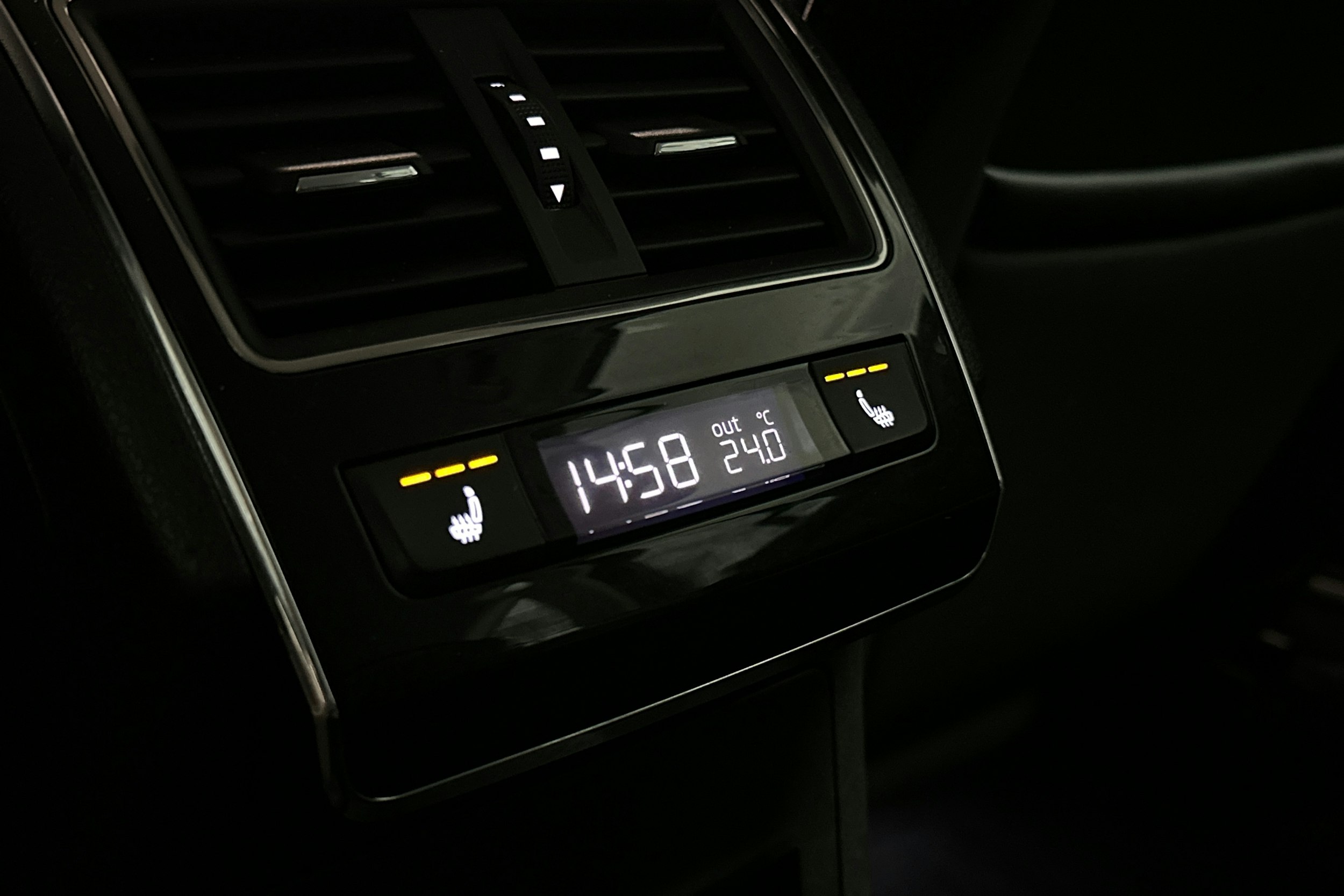 harmaa Skoda Superb 2018 kuva 16.