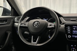 harmaa Skoda Superb 2018 kuva 19.