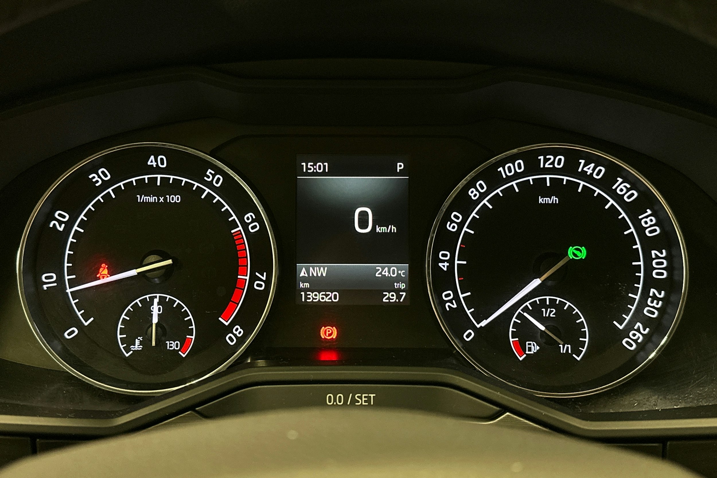 harmaa Skoda Superb 2018 kuva 24.