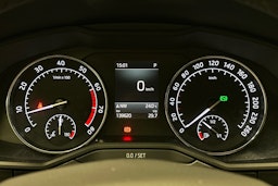 harmaa Skoda Superb 2018 kuva 24.